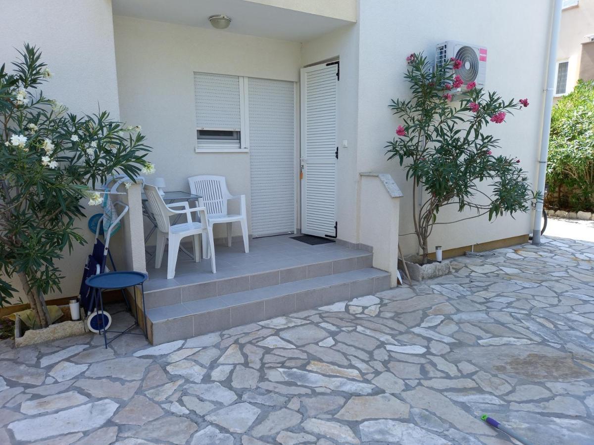 Apartments President Novalja Exterior photo