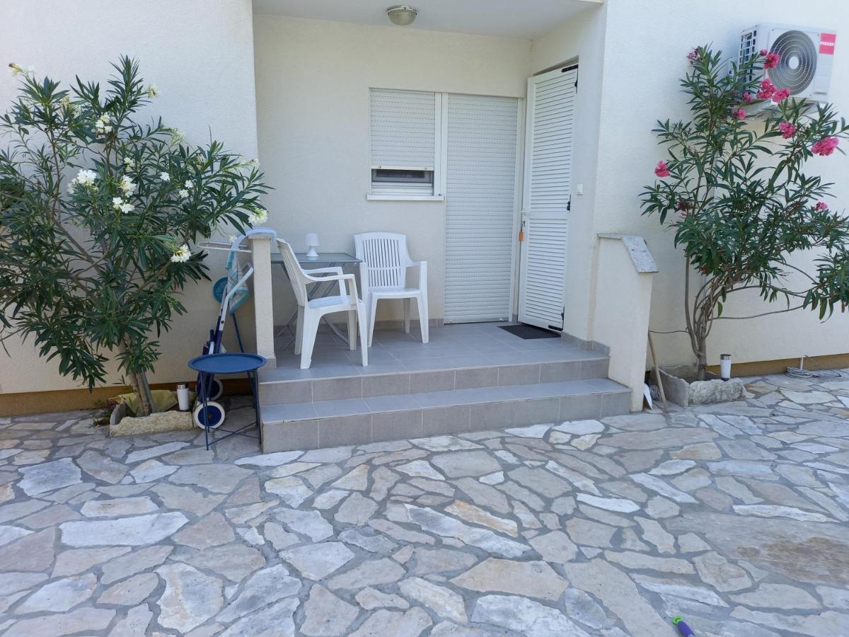 Apartments President Novalja Exterior photo