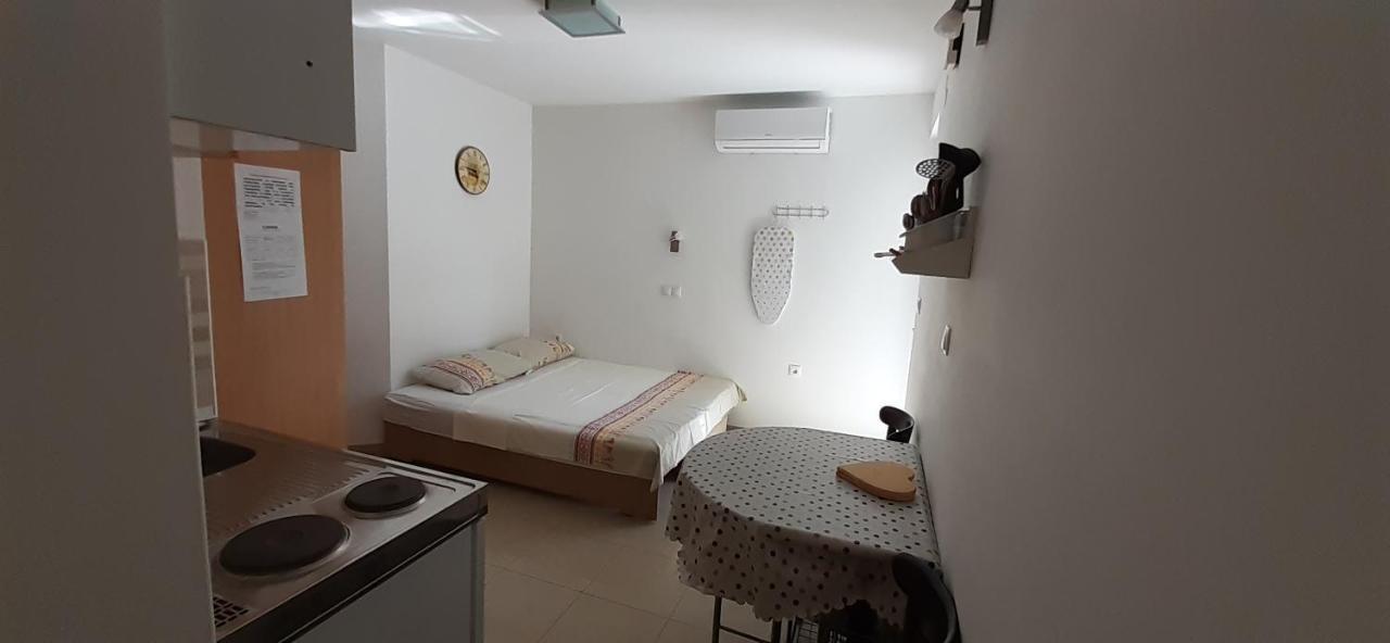 Apartments President Novalja Exterior photo