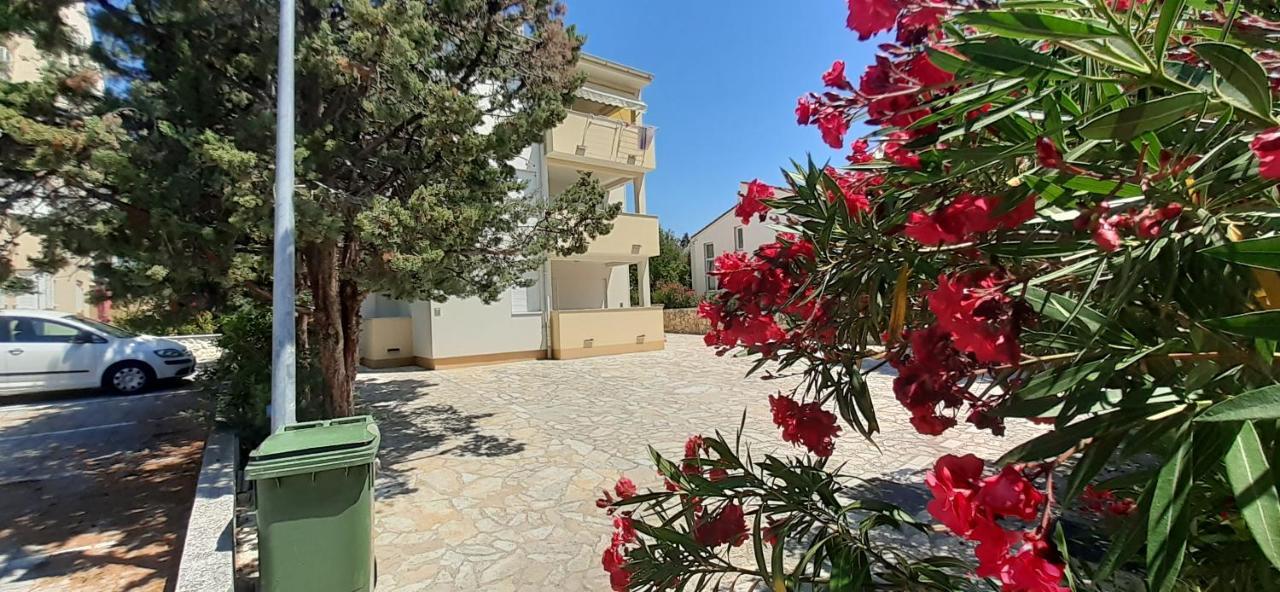 Apartments President Novalja Exterior photo