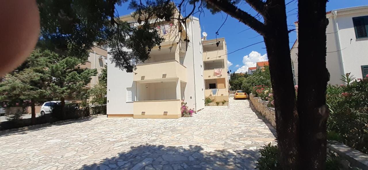 Apartments President Novalja Exterior photo