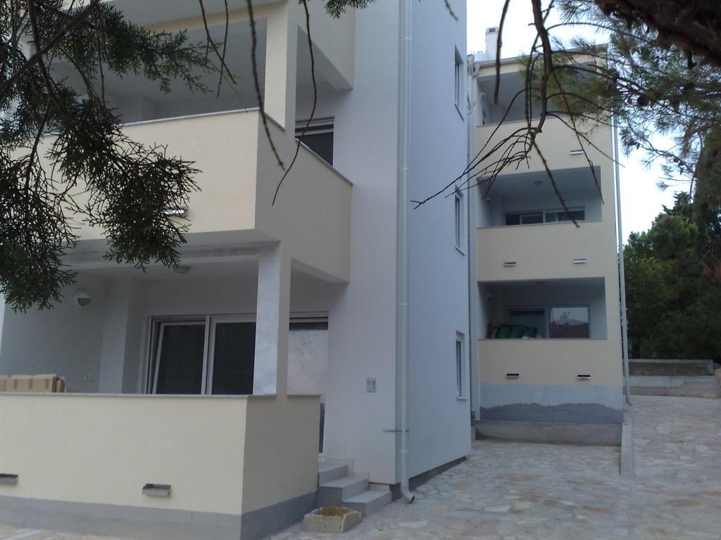Apartments President Novalja Exterior photo
